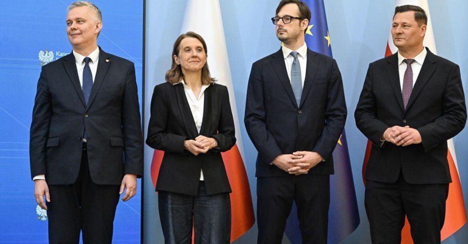 zdjęcie: Nowymi ministrami Hanna Wróblewska, Krzysztof Paszyk, Jakub Jaworowski i Tomasz Siemoniak / fot. PAP