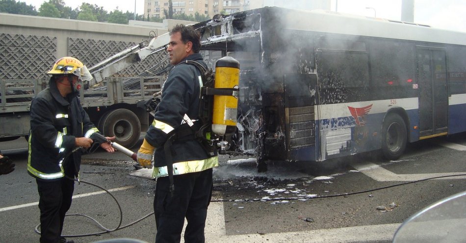 zdjęcie: 10 autobusów spłonęło w zajezdni w Bytomiu / pixabay/72213