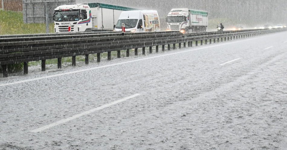 zdjęcie: Burze i ulewy – alerty trzeciego stopnia dla sześciu powiatów / fot. PAP