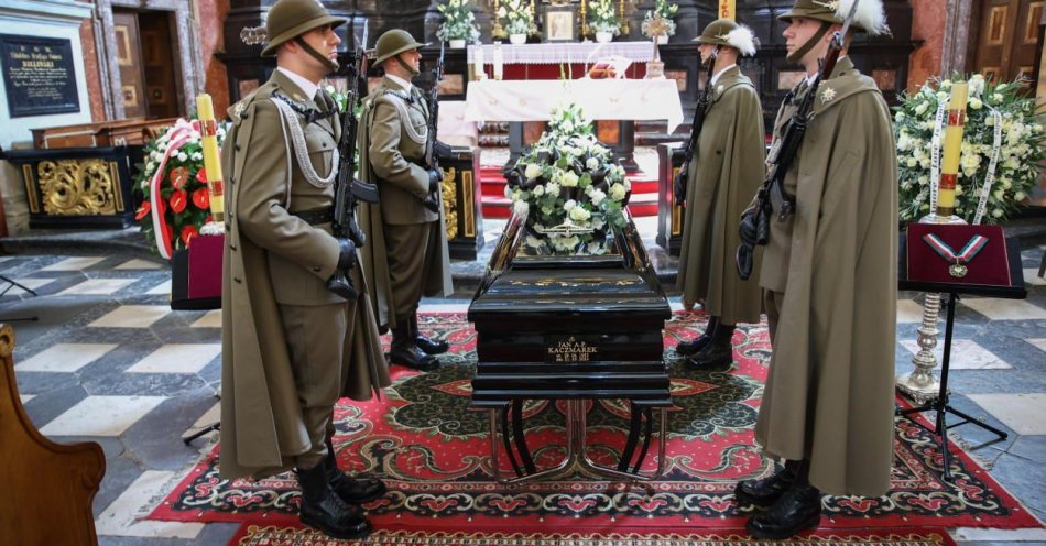 zdjęcie: W Krakowie rozpoczęły się uroczystości pogrzebowe Jana A.P. Kaczmarka / fot. PAP
