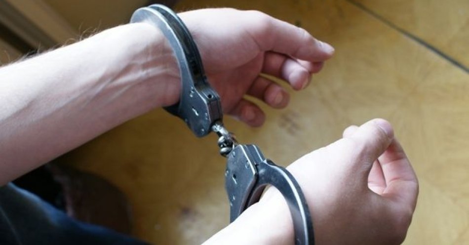 zdjęcie: 38-latek zatrzymany za włamania, kradzieże i… narkotyki / fot. KMP w Elblągu