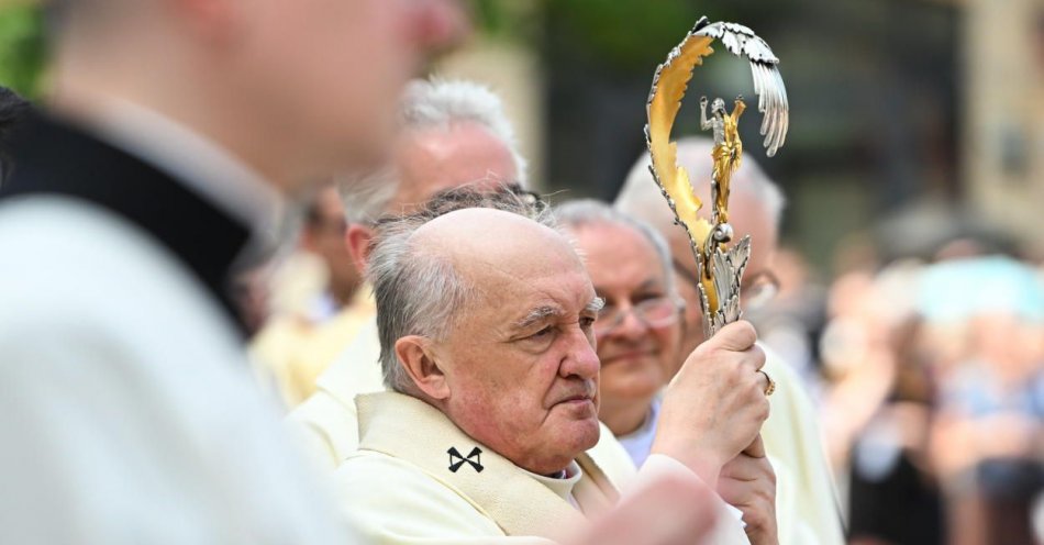 zdjęcie: świeckości państwa nie przekreślają ani znaki religijne, ani krzyże / fot. PAP