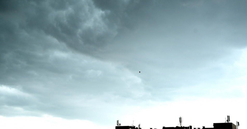 zdjęcie: IMGW ostrzega przed burzami w całej Polsce. Lokalnie możliwy grad / fot. PAP