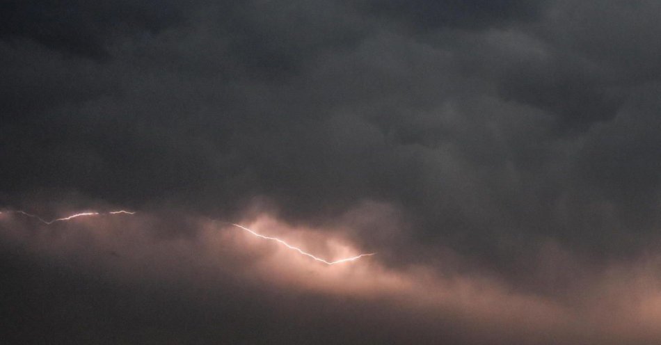 zdjęcie: IMGW ostrzega przed burzami w prawie całym kraju / fot. PAP