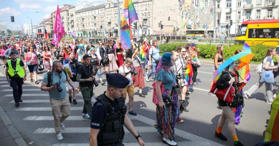 zdjęcie: W sobotę ulicami Warszawy przeszła parada równości / fot. PAP