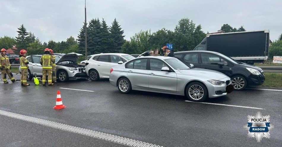 zdjęcie: Zderzenie 3 pojazdów w Wielogórze / fot. KMP w Radomiu