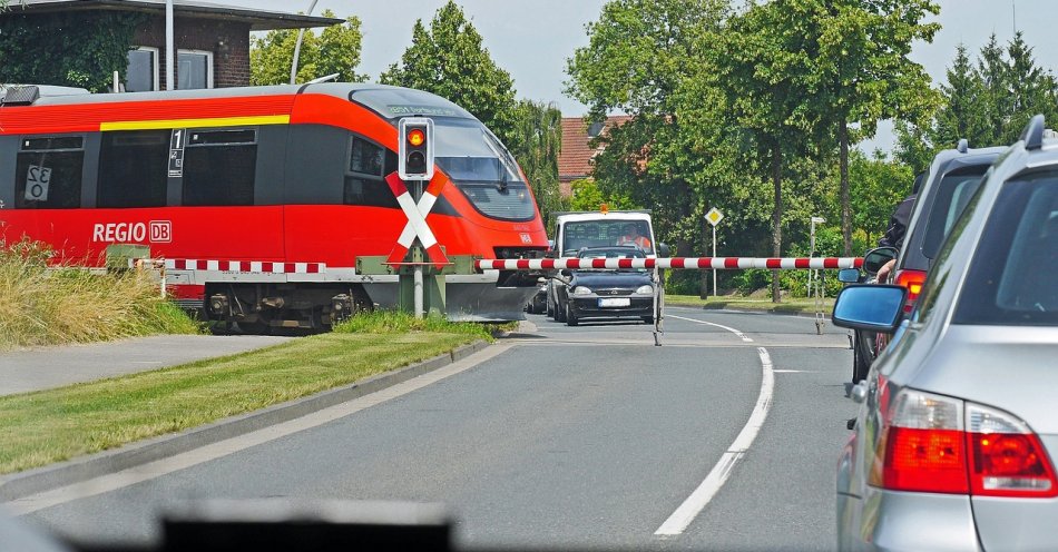 zdjęcie: Od środy remont przejazdu kolejowo-drogowego na dk 80 w Strzyżawie, będzie objazd / pixabay/3034401