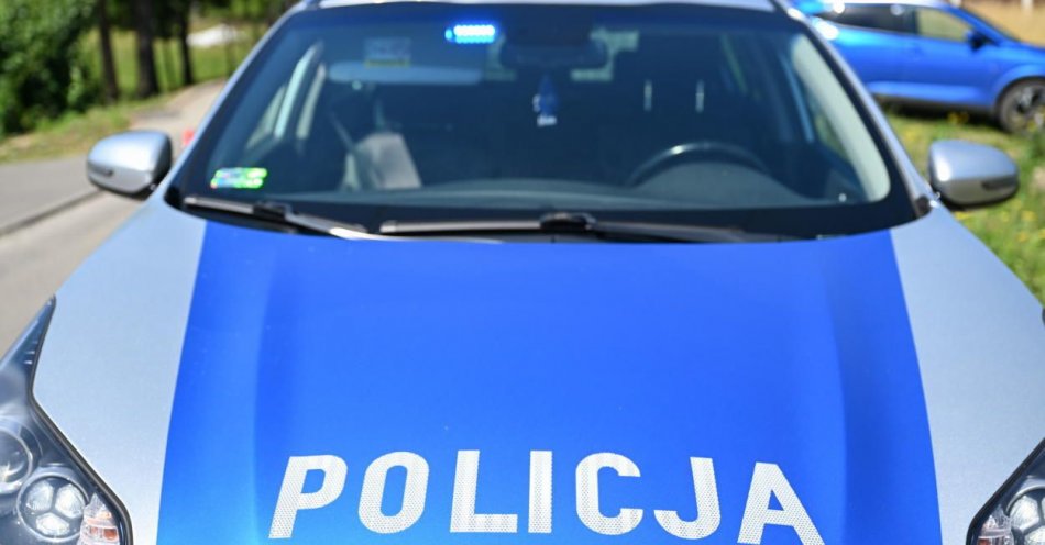 zdjęcie: Policyjny pościg ulicami Łodzi; kierowca porzucił auto, szuka go policja / fot. PAP