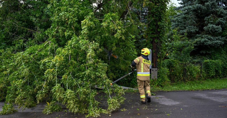 zdjęcie: 467 interwencji w związku z nawałnicami z gradem / fot. PAP