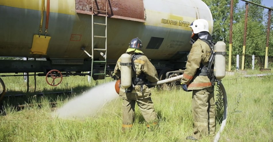 zdjęcie: Opanowano pożar zbiorników paliw na terminalu kolejowym / v37073558