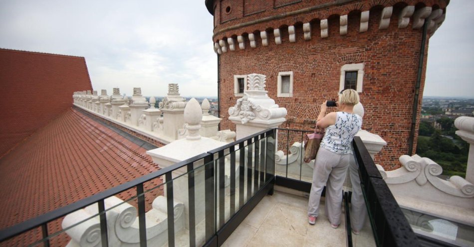 zdjęcie: Wawel otwiera nowy taras z widokiem na wszystkie dachy zamku i panoramę okolic / fot. PAP