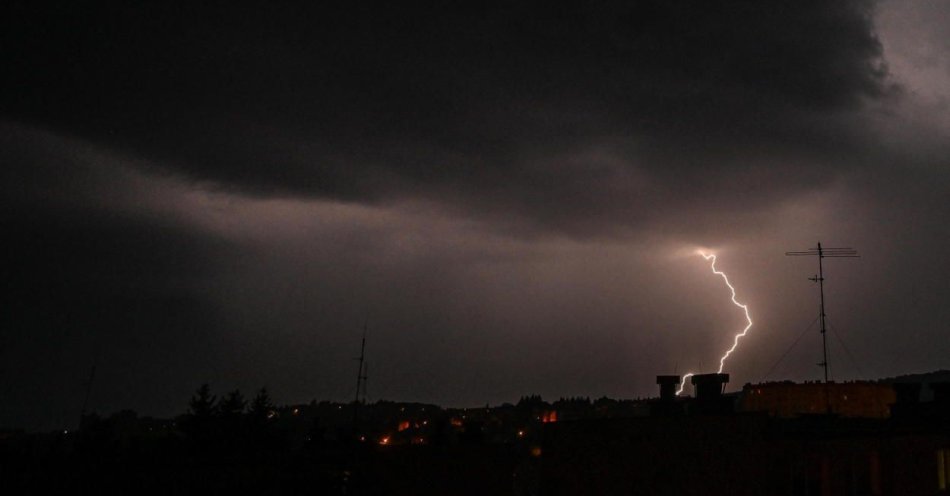zdjęcie: Upał, noc tropikalna i gwałtowane burze / fot. PAP