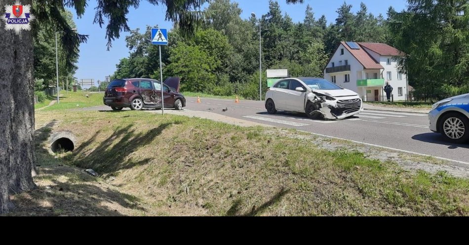 zdjęcie: Zderzenie dwóch osobówek w Adamowie / fot. KMP Zamość