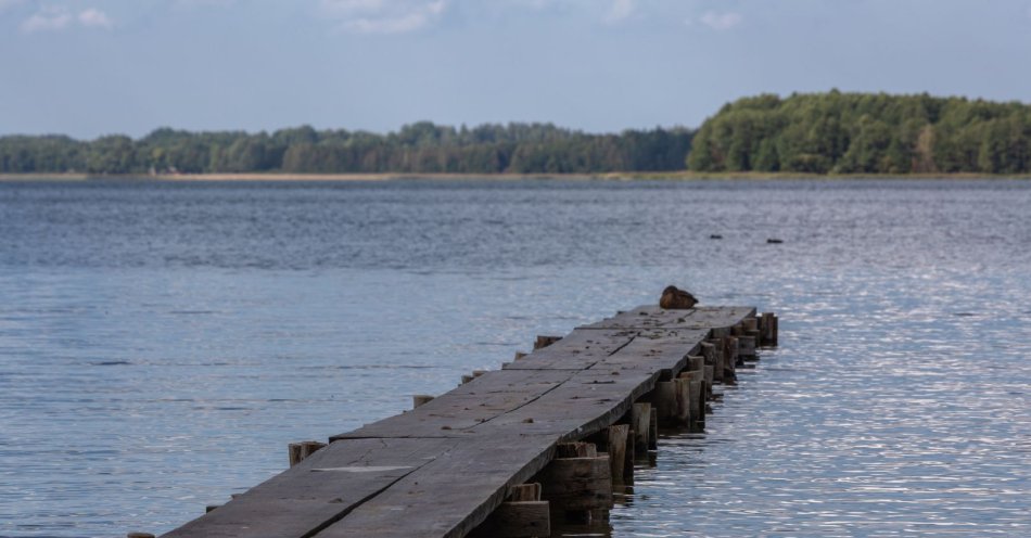 zdjęcie: Służby wznowią poszukiwania nastolatka, który wypadł z roweru wodnego do jeziora na Kaszubach / v15567911