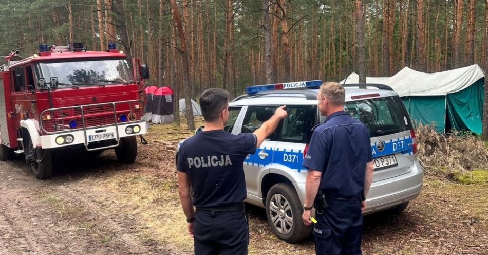 zdjęcie: Próbna ewakuacja obozu harcerskiego w Janowicach / fot. KPP Puławy