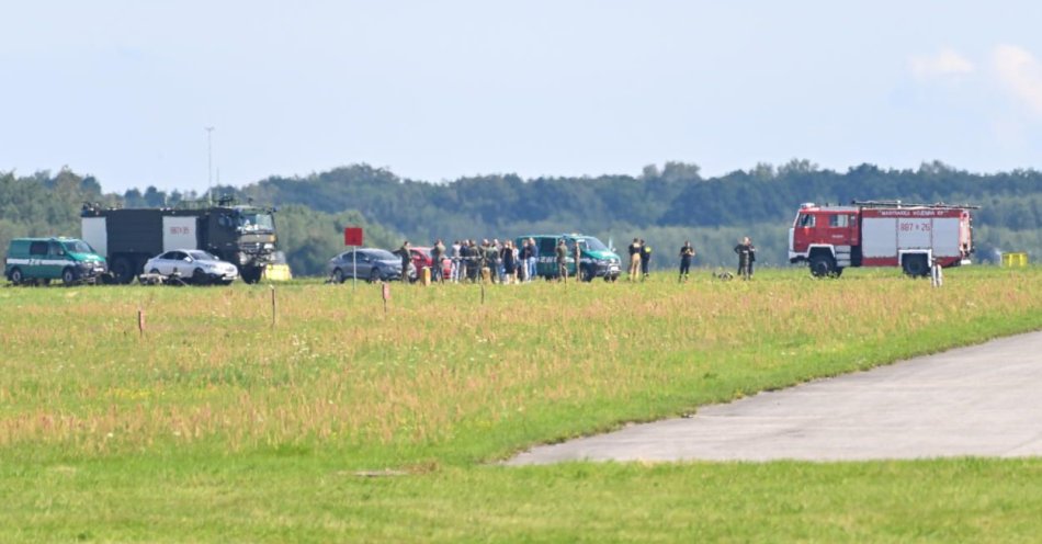 zdjęcie: M-346 Bielik podczas lotu treningowego uderzył w płytę lotniska. Zginął pilot / fot. PAP