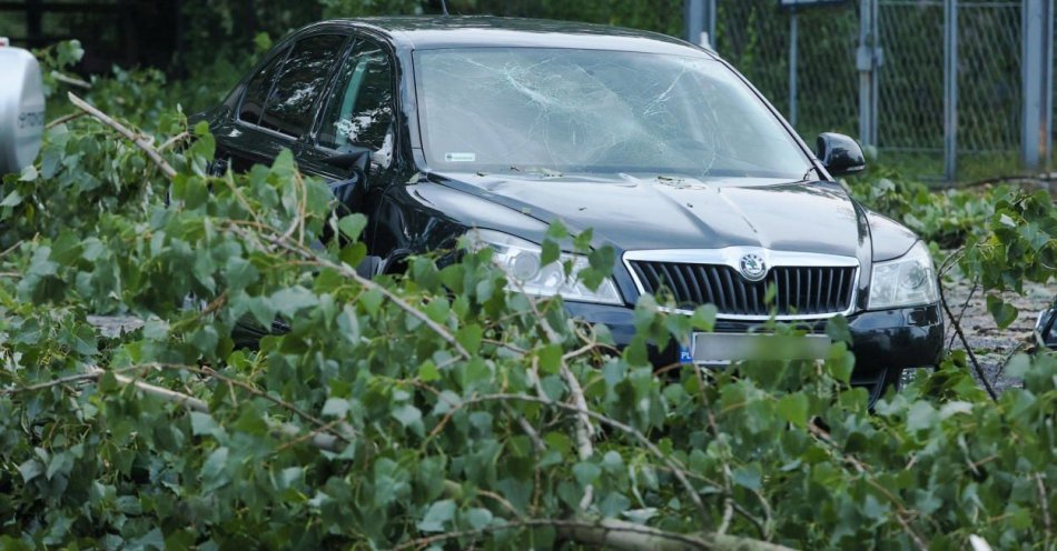 zdjęcie: 3 036 zdarzeń atmosferycznych do godz. 20.00 / fot. PAP