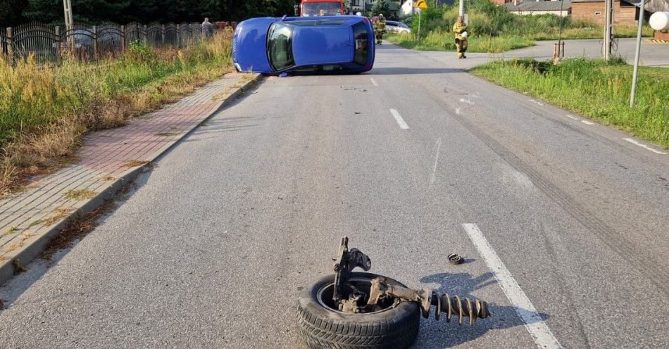 zdjęcie: Audi przewróciło się na bok, a Seat na dach. Groźne zdarzenie w gminie Łaskarzew / fot. KPP w Garwolinie