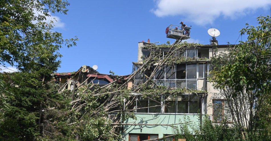 zdjęcie: W sobotę w Polsce 3115 zgłoszeń o skutkach frontu atmosferycznego, w niedzielę do godz. 8 już 589 / fot. PAP