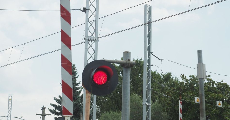 zdjęcie: 71-latek śmiertelnie potrącony przez pociąg / v10700554