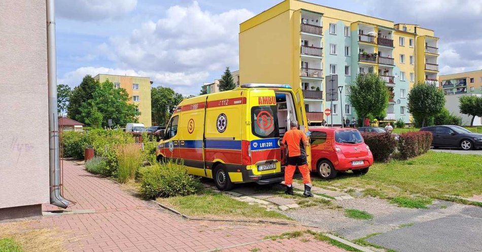 zdjęcie: 2-letnie dziecko wypadło z 3 piętra bloku / fot. KPP Kraśnik