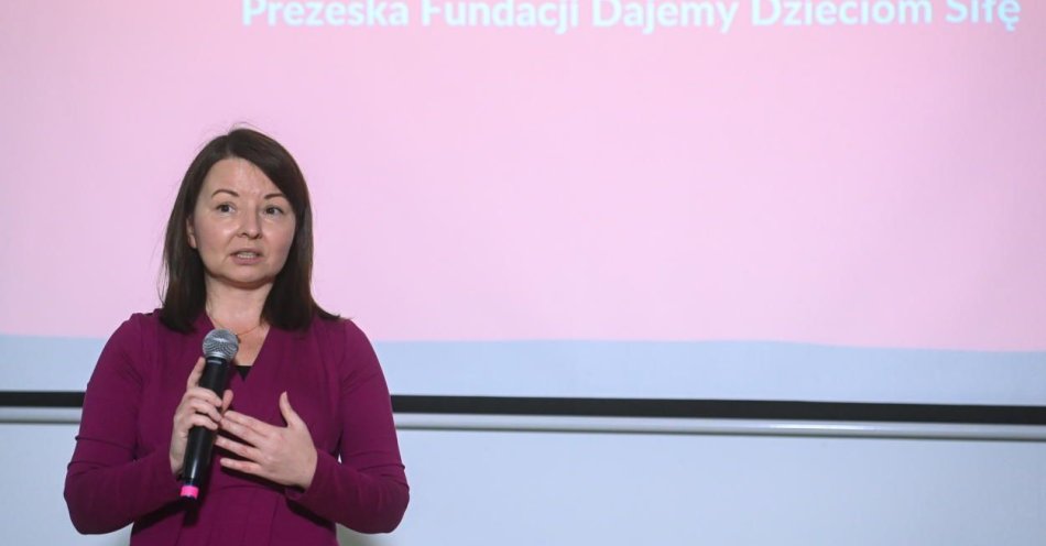 zdjęcie: Instytucje pracujące z dziećmi muszą do 15 sierpnia wprowadzić standardy ich ochrony / fot. PAP