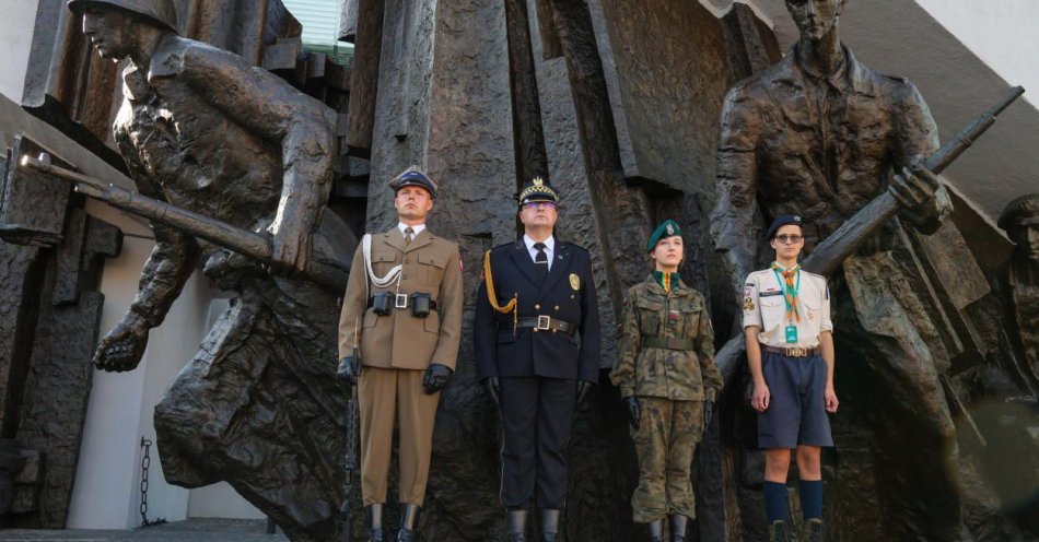 zdjęcie: Msza św. w przeddzień 80. rocznicy wybuchu Powstania Warszawskiego / fot. PAP