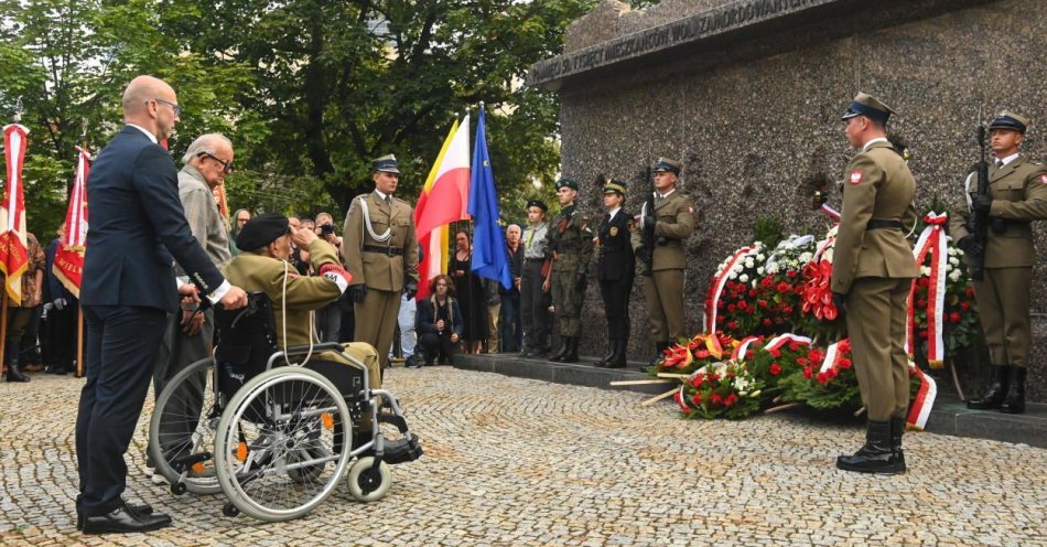 zdjęcie: Na Woli odbyły się uroczystości upamiętnienia ofiar niemieckich zbrodni w 1944 r. / fot. PAP