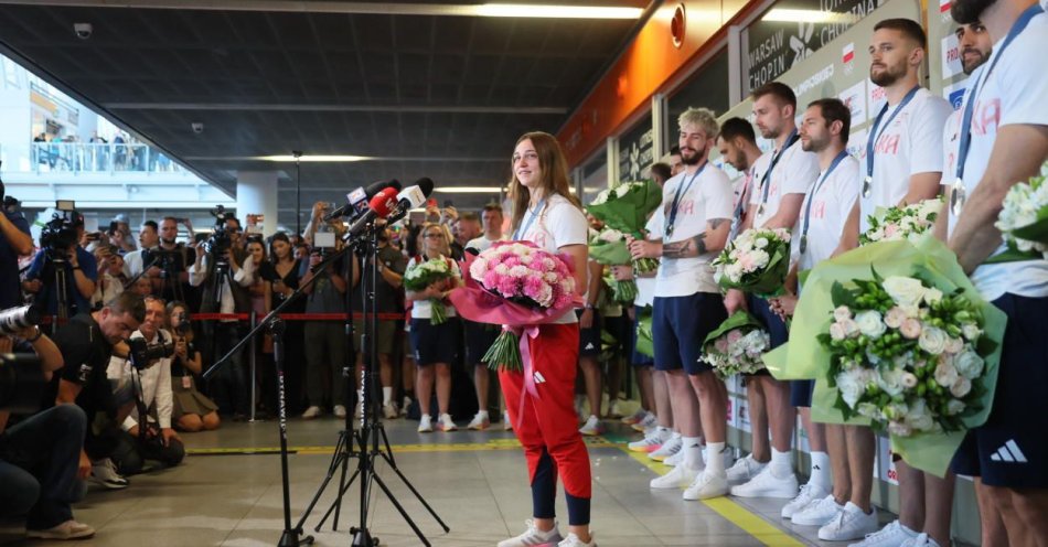 zdjęcie: Gorące powitanie polskich olimpijczyków na Okęciu / fot. PAP