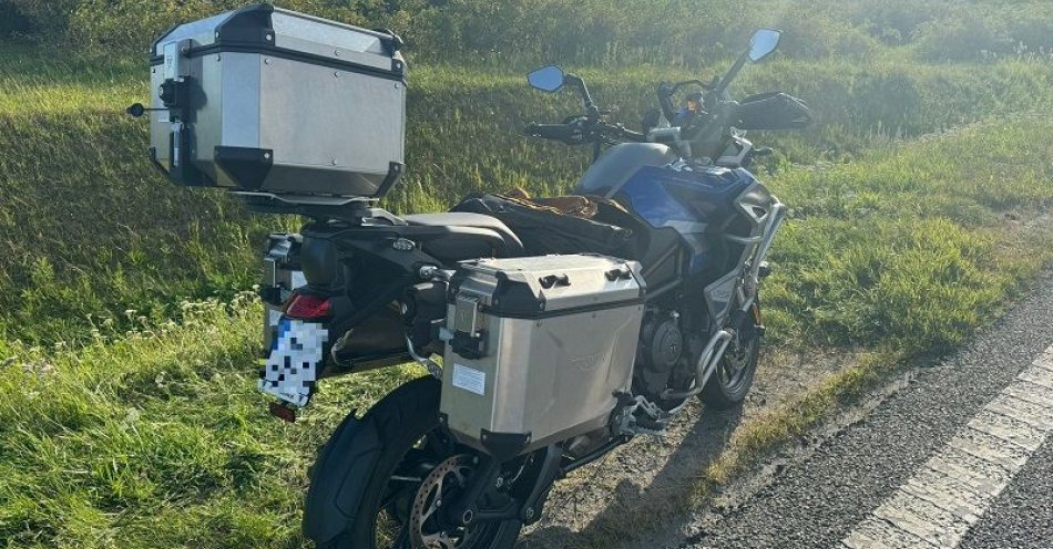 zdjęcie: Policjanci pracowali przy wypadku z udziałem motocyklisty / fot. KPP w Człuchowie