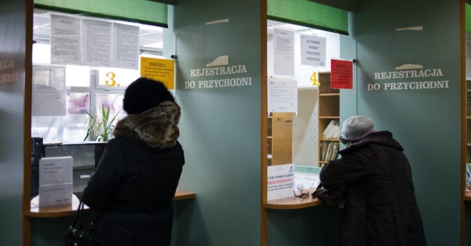 zdjęcie: Szczyt zachorowań na COVID-19 ok. połowy października / fot. PAP