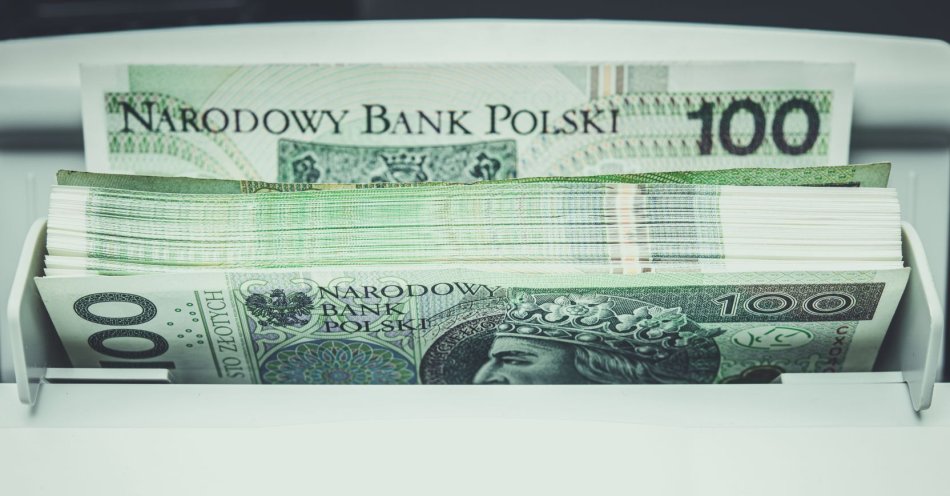 zdjęcie: Zabrał cudze pieniądze z bankomatu, grozi mu do 3 lat więzienia / v24532596