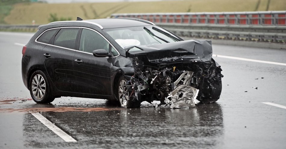 zdjęcie: Policjanci wyjaśniają przyczynę śmiertelnego wypadku drogowego w gm. Torzym / v24527040