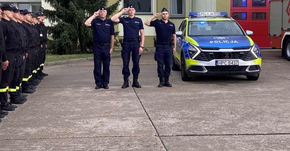 zdjęcie: Bydgoscy policjanci oddali hołd Strażakom z Poznania / fot. KWP w Bydgoszczy