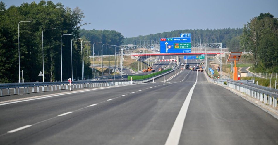 zdjęcie: Kierowcy mogą już korzystać z autostrady A2 na odcinku Kałuszyn – Groszki / fot. PAP