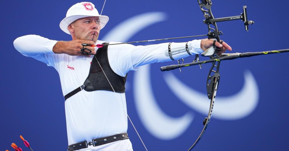 zdjęcie: Paralimpiada - srebrny medal łucznika klasycznego Łukasza Ciszka / fot. PAP