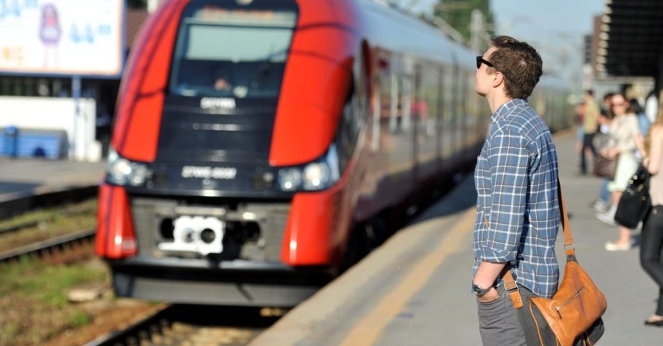 zdjęcie: Utrudnienia w kursowaniu pociągów SKM oraz Kolei Mazowieckich / fot. PAP