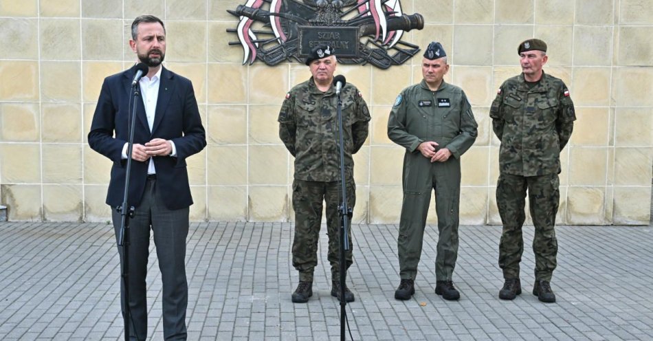 zdjęcie: Szef MON i generałowie zapewniają o gotowości wojska do pomocy w razie powodzi / fot. PAP