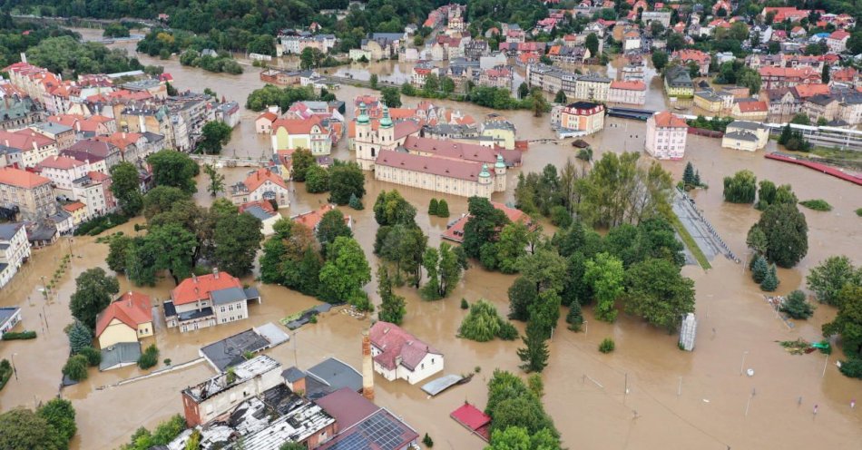 zdjęcie: PCK, Caritas, siepomaga.pl, Warszawa i i Gmina Kłodzko prowadzą zbiórki dla powodzian / fot. PAP