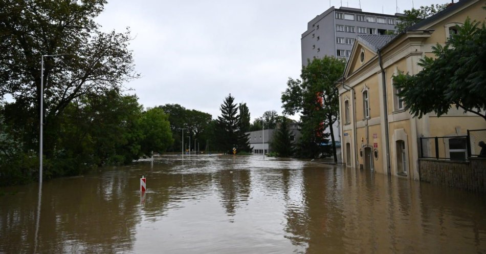 zdjęcie: Miasto rozpoczyna zbiórkę na pomoc dla powodzian, pomoże też w odbudowie / fot. PAP