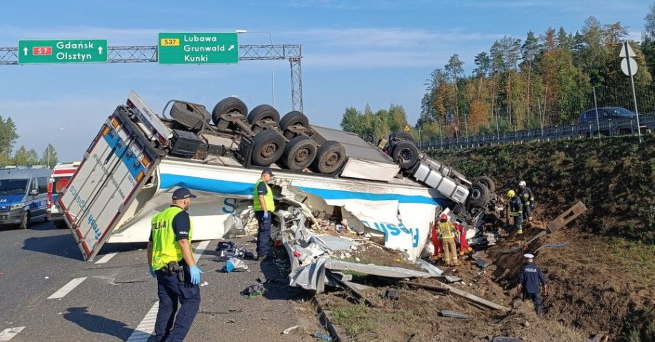 zdjęcie: Trzy osoby zginęły w wypadku na S7 koło Pawłowa; utrudnienia nawet 5 godz. / fot. PAP