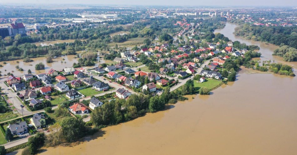 zdjęcie: Zasiłki losowe, umorzenia i ulgi w opłacaniu składek / fot. PAP