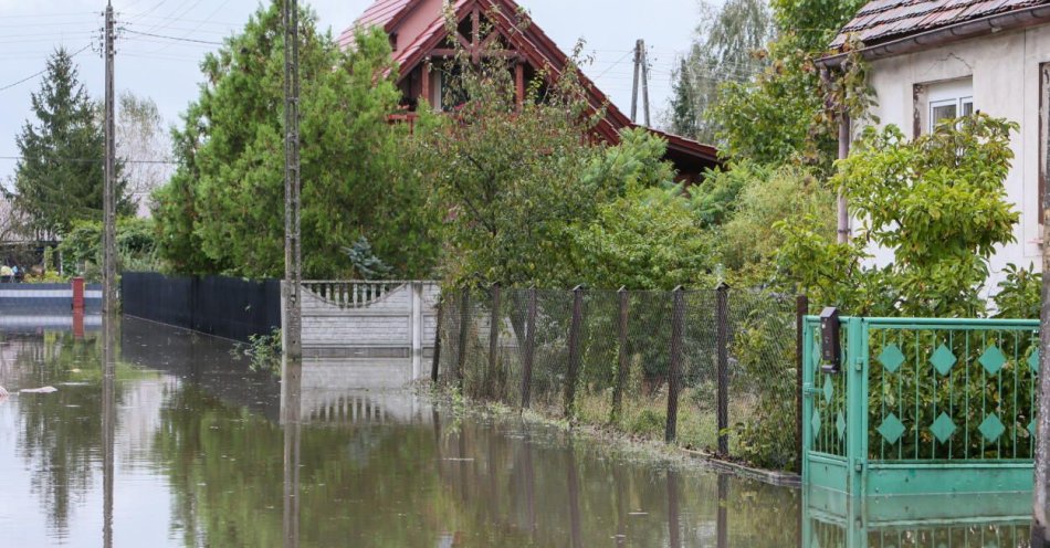 zdjęcie: 1 610 osób dotkniętych skutkami powodzi / fot. PAP