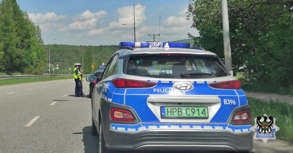 zdjęcie: Jeżeli sąd zakazał ci jazdy pojazdami? Nie wsiadaj „za kółko”! Kolejnych dwóch przestępców drogowych zatrzymanych przez wałbrzyskich policjantów / fot. KMP w Wałbrzychu