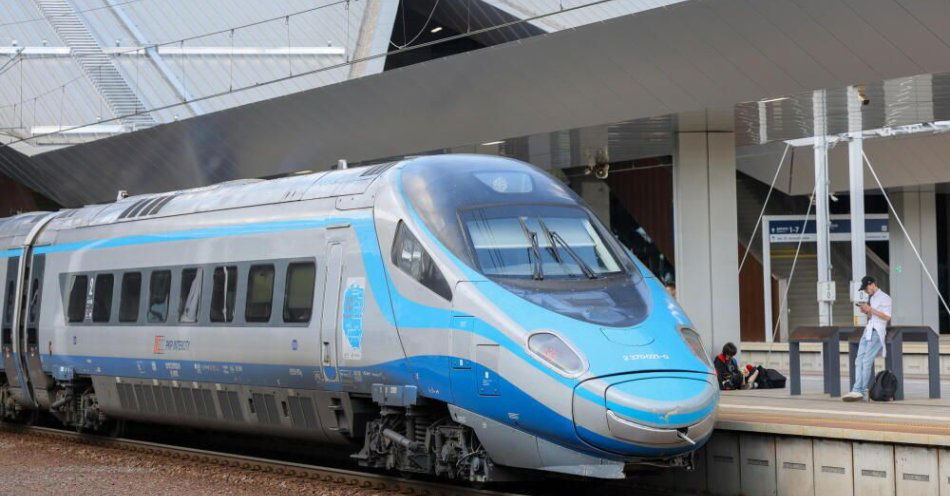 zdjęcie: Pendolino do Zakopanego hitem; będzie drugi pociąg po rekordowej sprzedaży biletów / fot. PAP