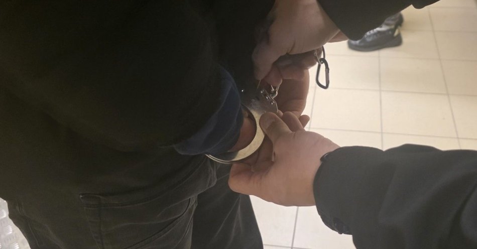 zdjęcie: Zniszczył sąsiadowi auto i groził mu Trafił w areszt / fot. KMP Białystok