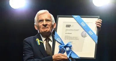 Gdańsk: Jerzy Buzek otrzymał odznakę Solidarności i Praw Człowieka ECS