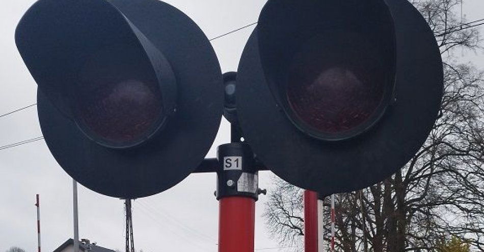 zdjęcie: Niebezpieczne zachowanie na przejeździe kolejowym / fot. KPP w Gostyninie