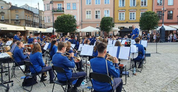 Młodzieżowa Orkiestra Dęta z  Gütersloh zagrała dziś na grudziądzkim Rynku
