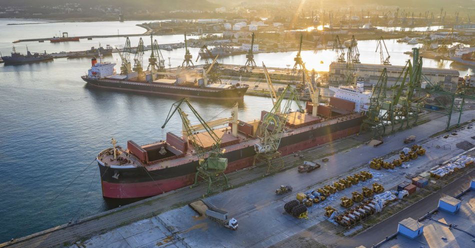 zdjęcie: 240 mln zł na rozwój przemysłu stoczniowego, w tym 170 mln zł na budowę doku / v11897014